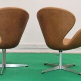 Pair Arne Jacobsen Swan chair Fritz Hansen