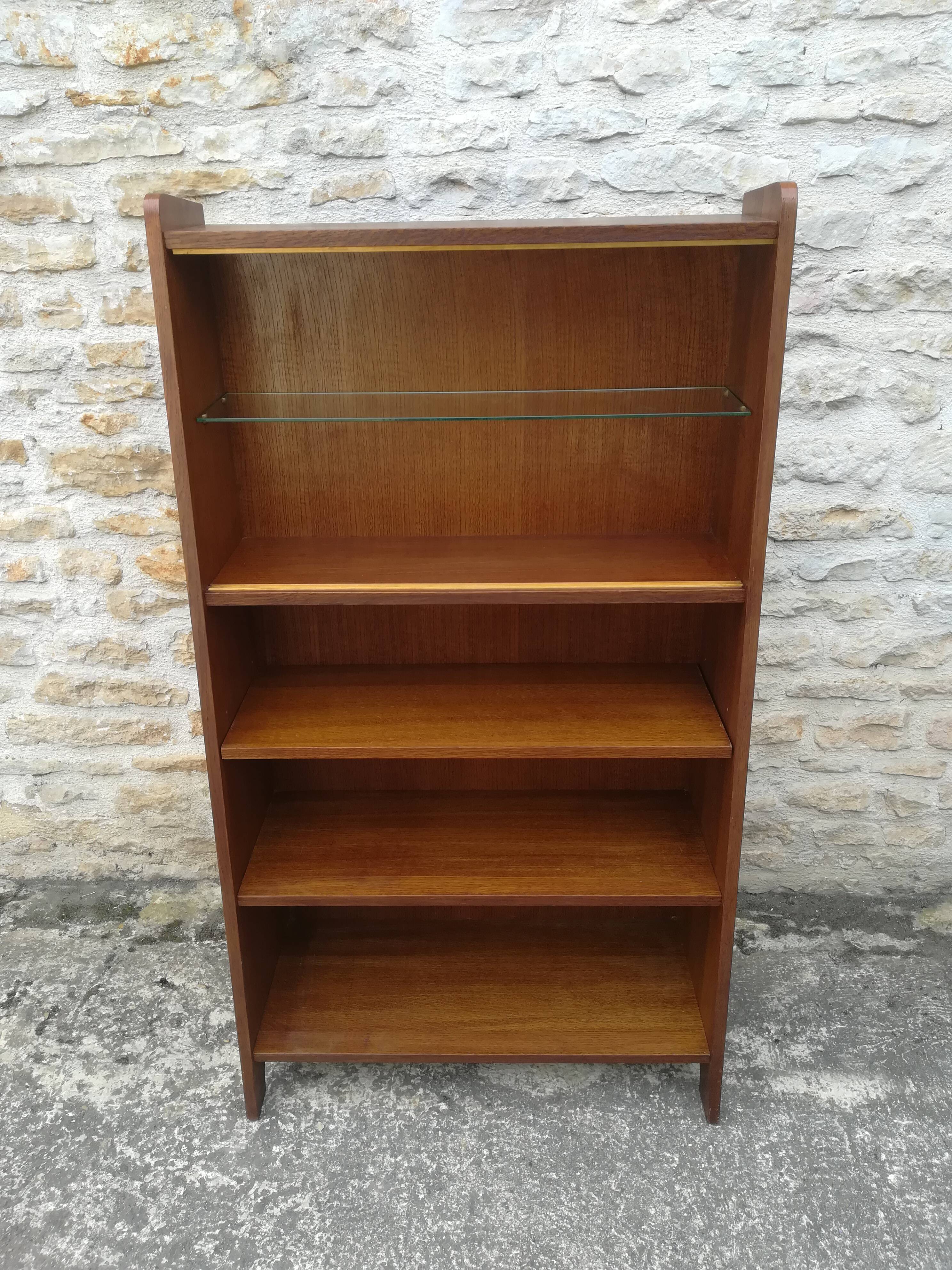 Vintage showcase library