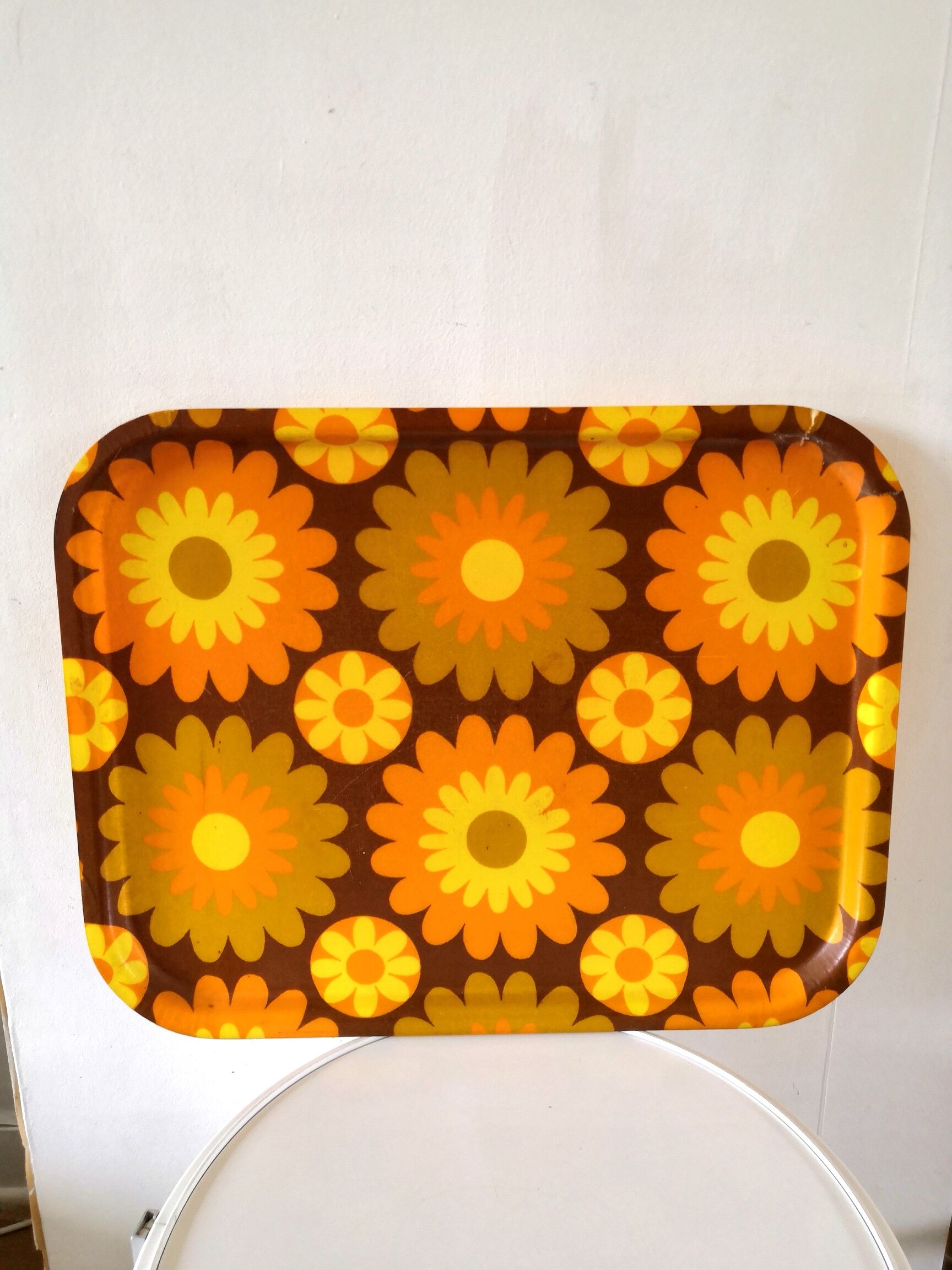 Fiberglass top floral décor design 70s