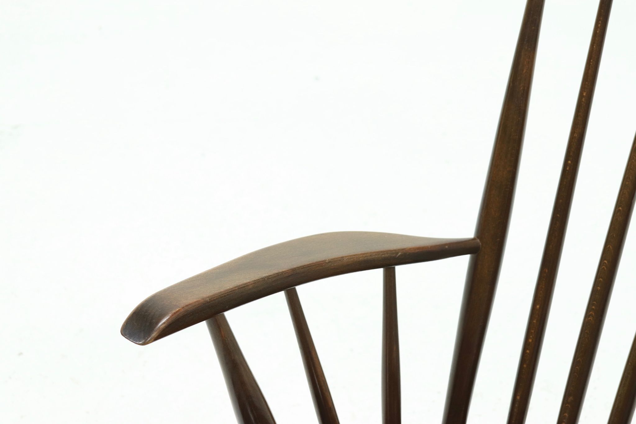 Fauteuil scandinave à dossier fuseau années 1960