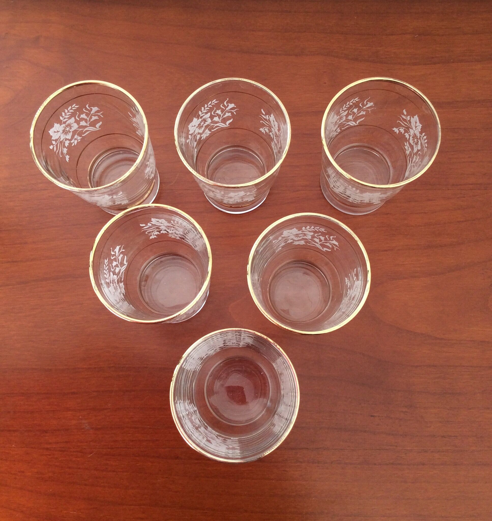 Set of 6 glasses decorations relief white flowers and golden edging - vintage