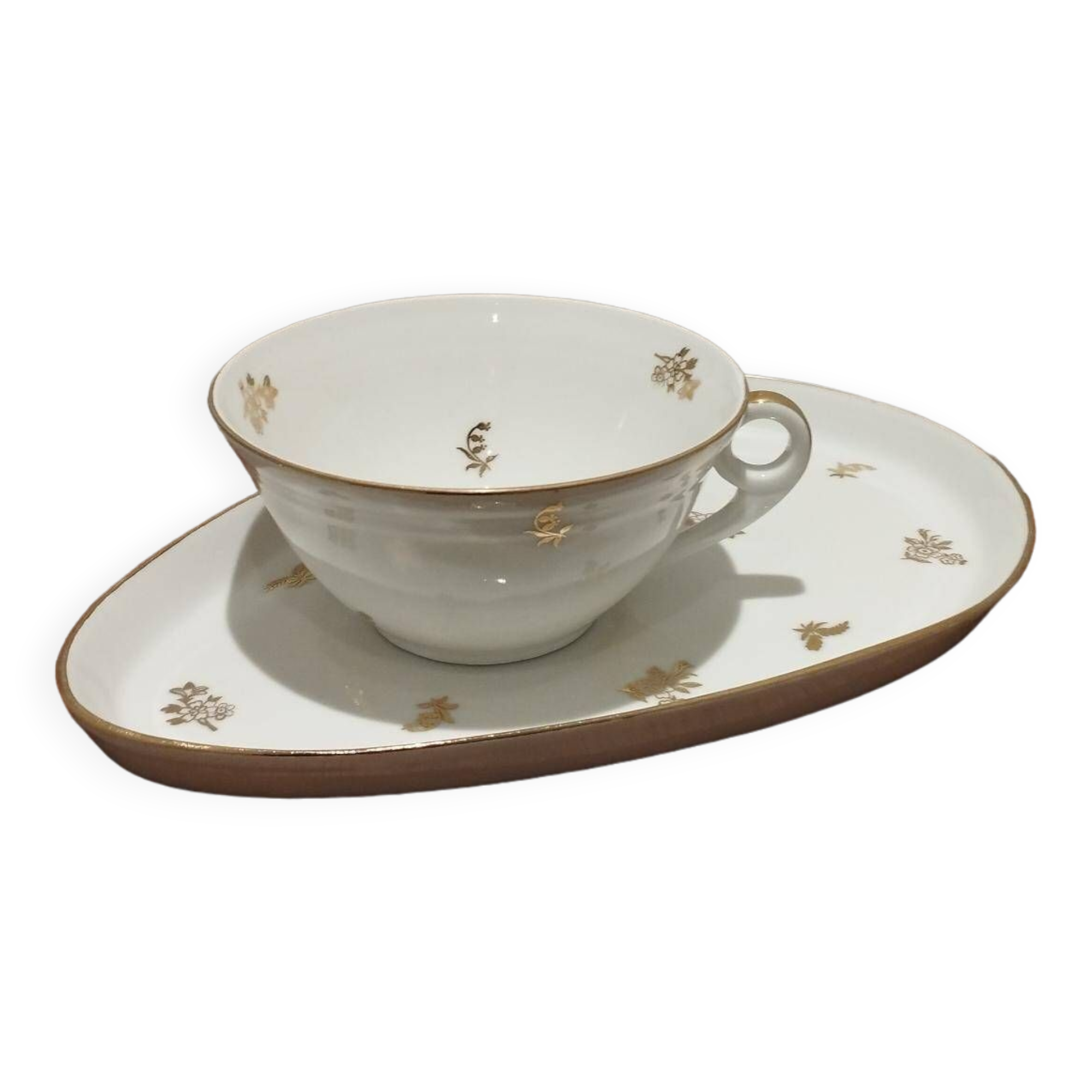 Limoges porcelain cup and tray: a selfish one