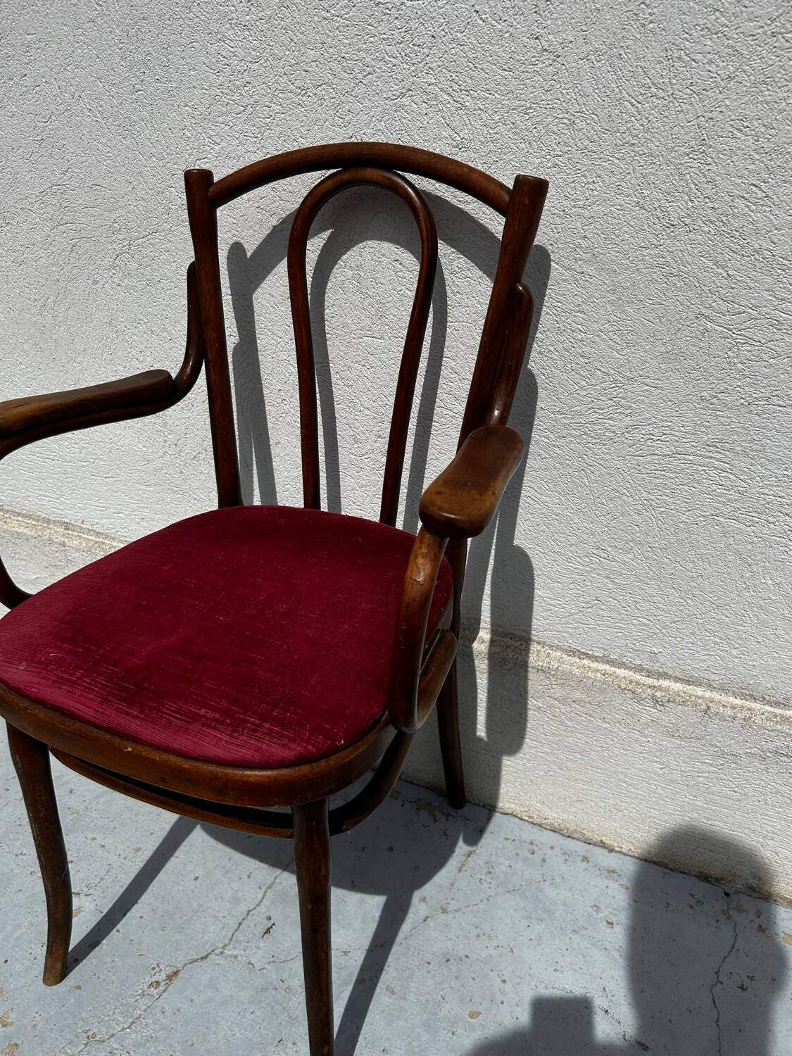 Fauteuil Thonet Wien bistrot en bois cintré, assise velours – circa 19