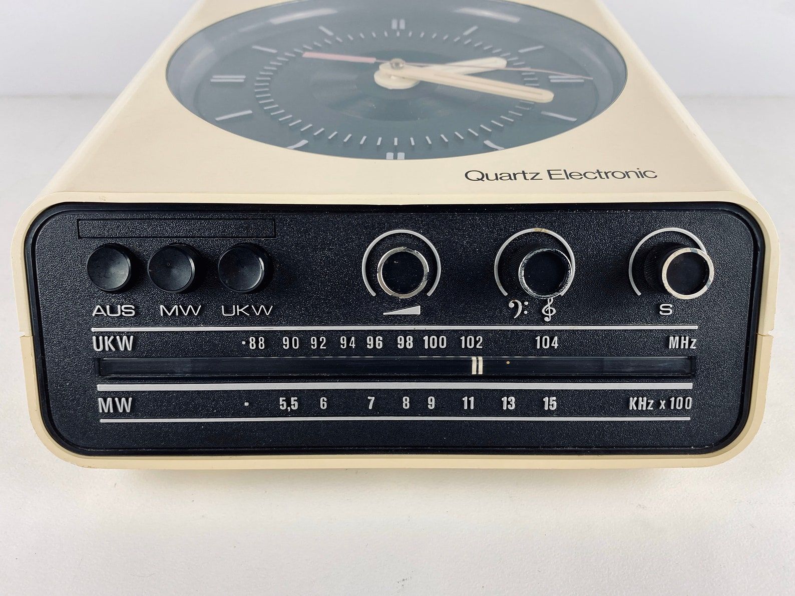 Space Age vintage Intercord QE 11 Quartz electronic clock with radio