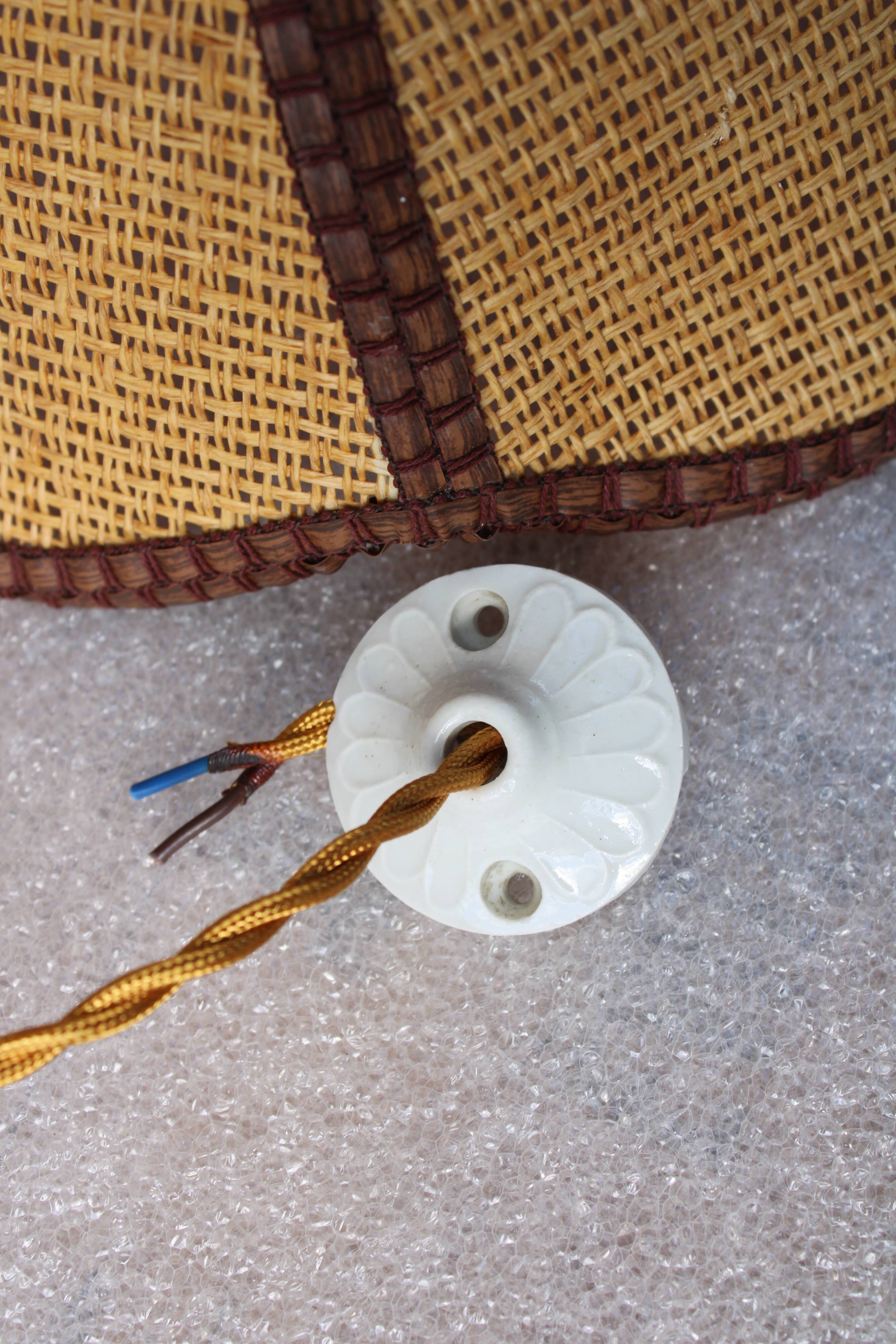 Hanging flower in rattan and rope