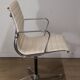Fauteuil EA 108 en cuir – Charles & Ray Eames – Herman Miller – 1960