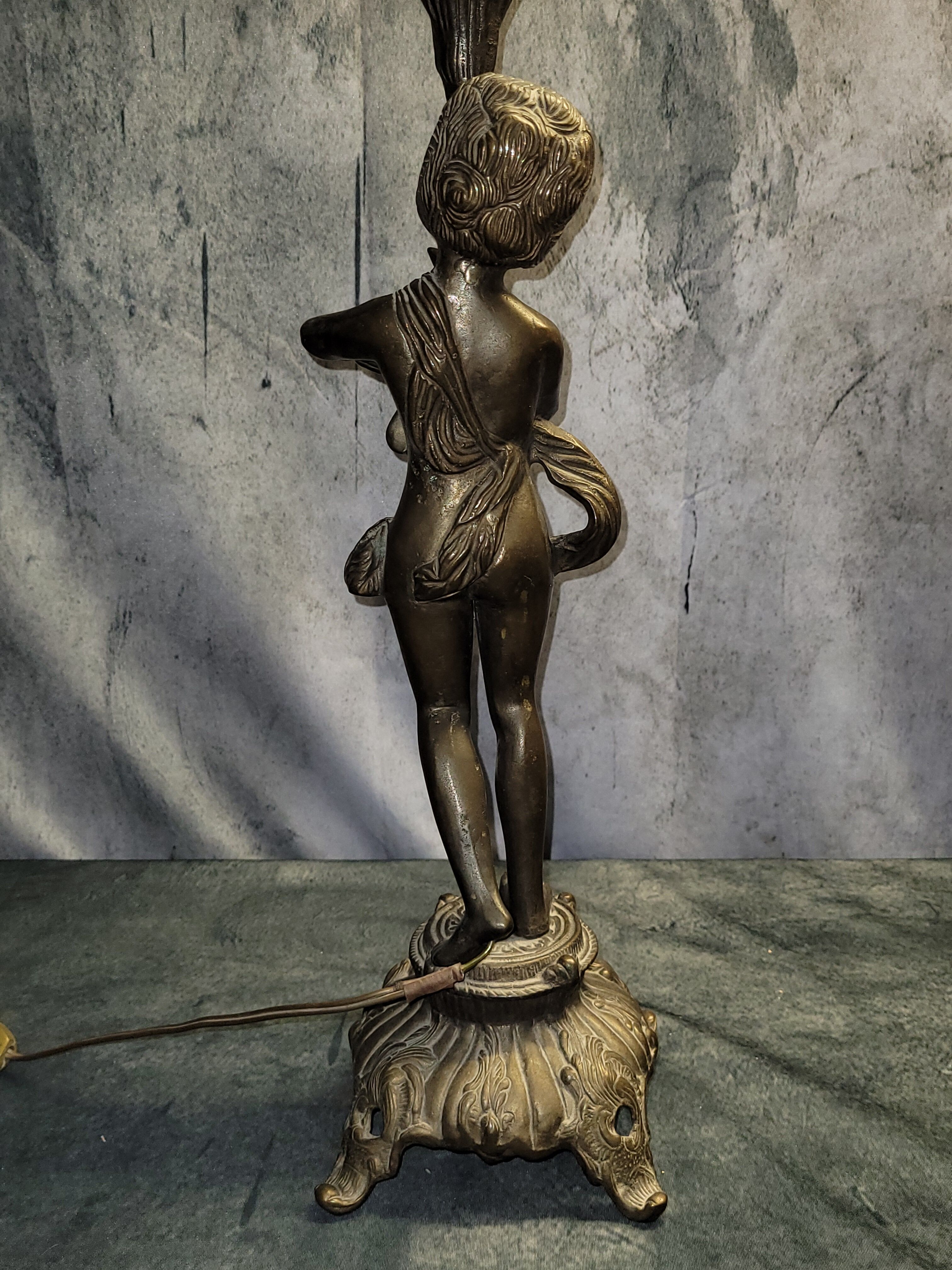 Lampe en Bronze électrifié figurant un rnfant XIXe