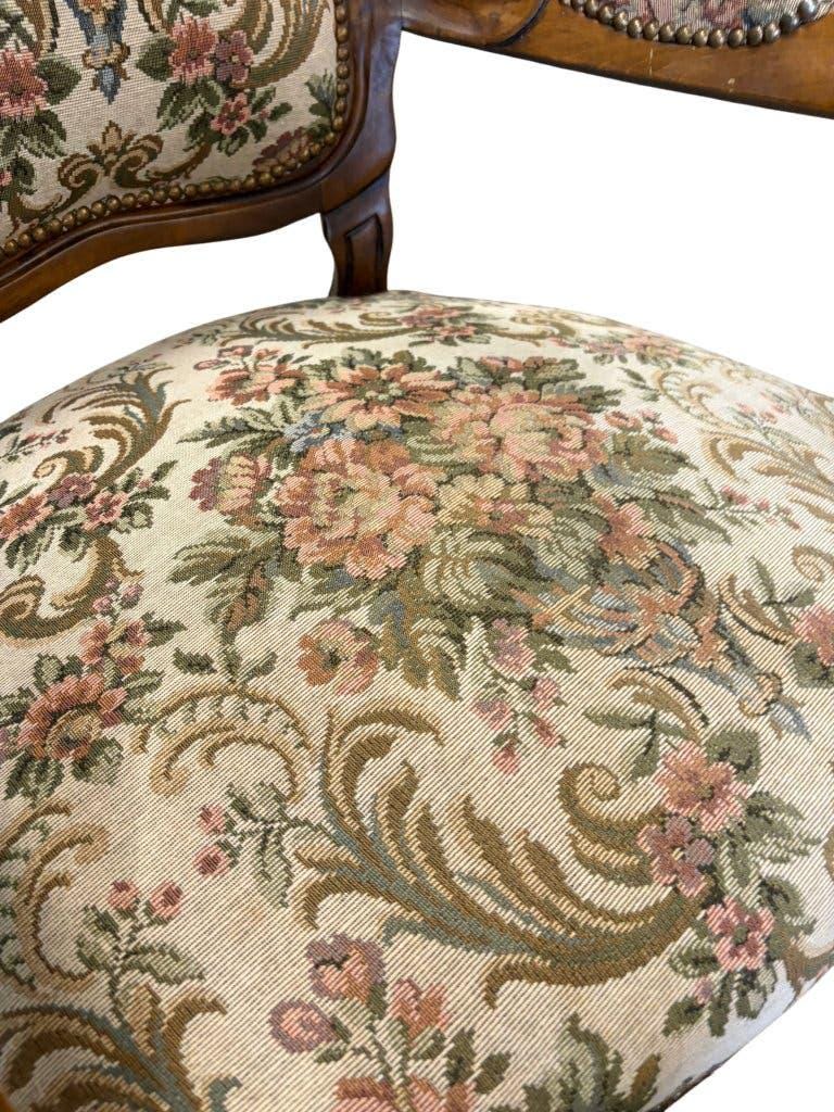 Vintage baroque armchair/seat/chair with floral pattern