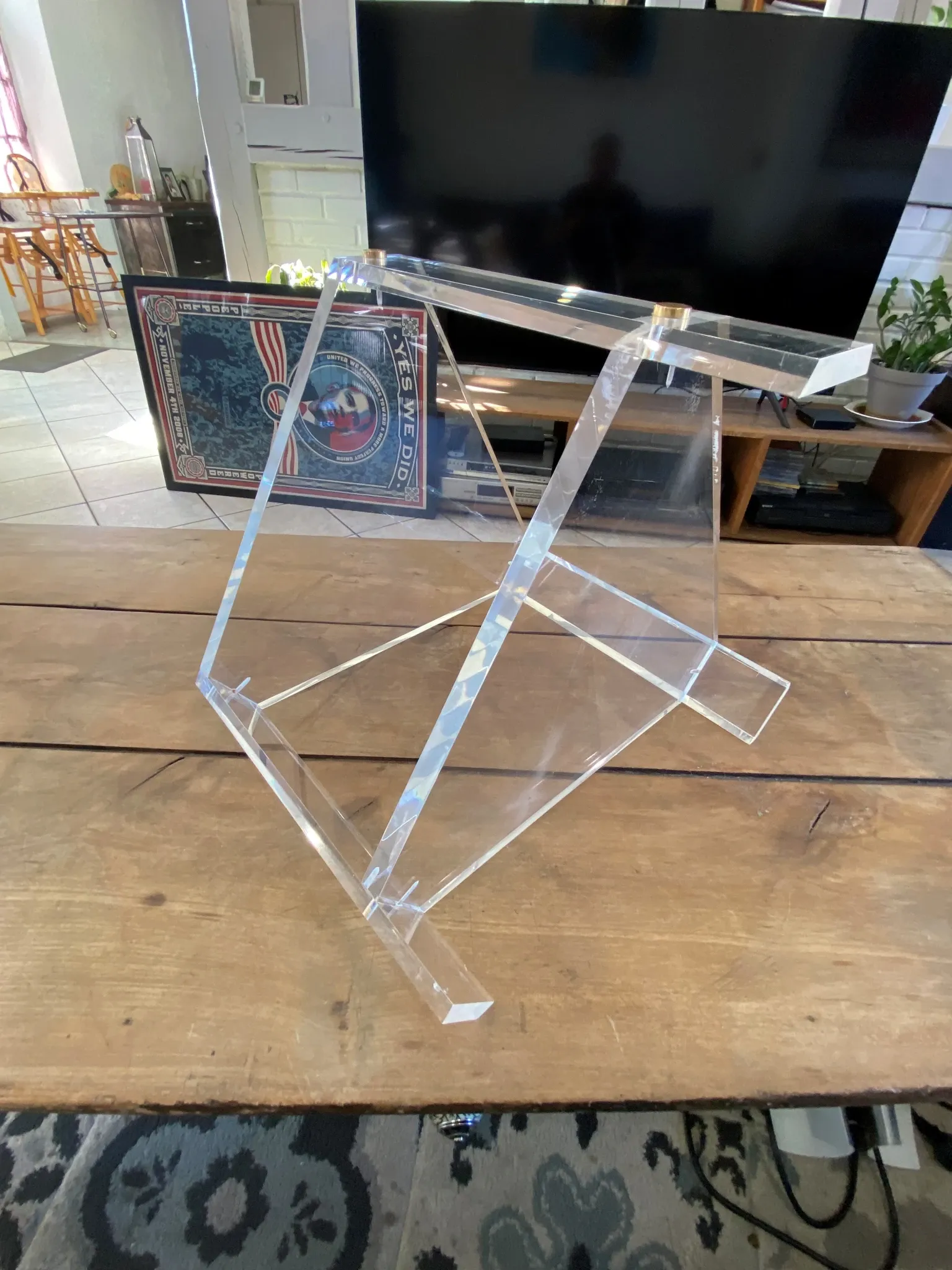 Triangular plexiglass coffee table end table Altuglas David Lange 70