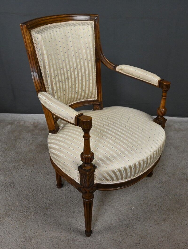 Cabriolet armchair in beech, Louis XVI period – 2nd half of the 18th century
