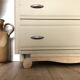Commode vintage couleur crème d'artichaud