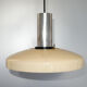 Suspension vintage avec abat-jour en verre opalin beige années 60-70