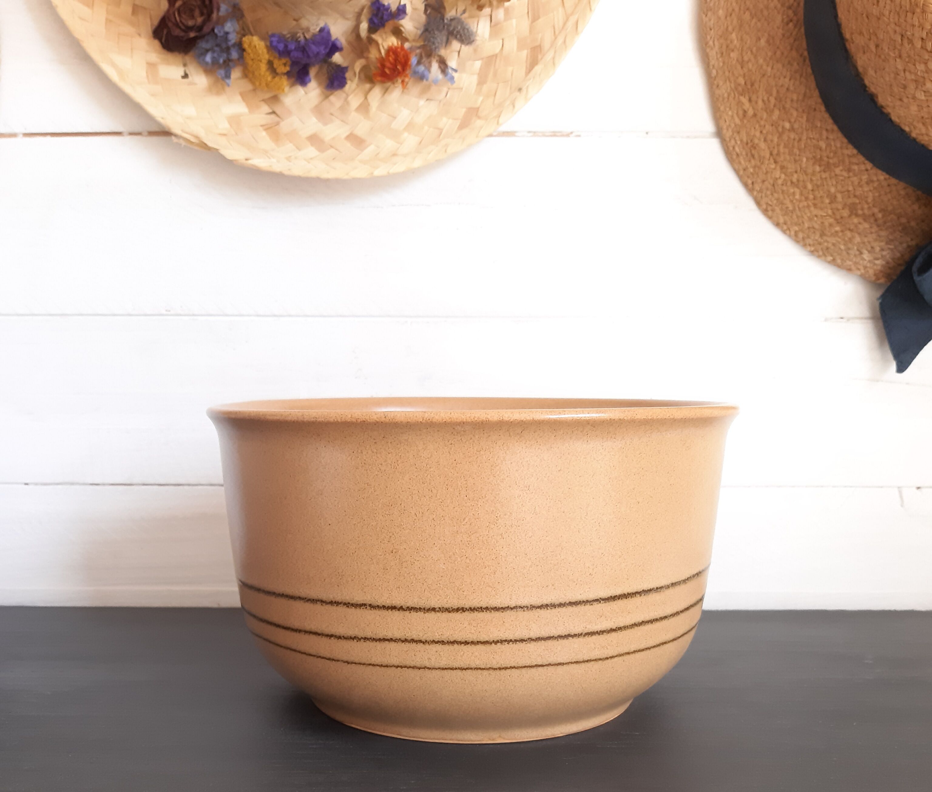 Stoneware salad bowl