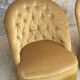 Paire de fauteuils crapaud vintage en velours jaune d’or