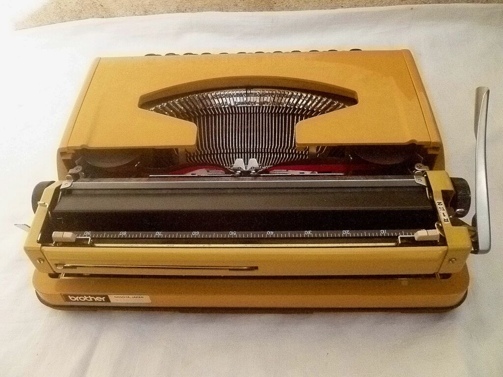 Brother Deluxe 800 typewriter