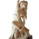 Sculpture contemporaine en porcelaine figurant une femme