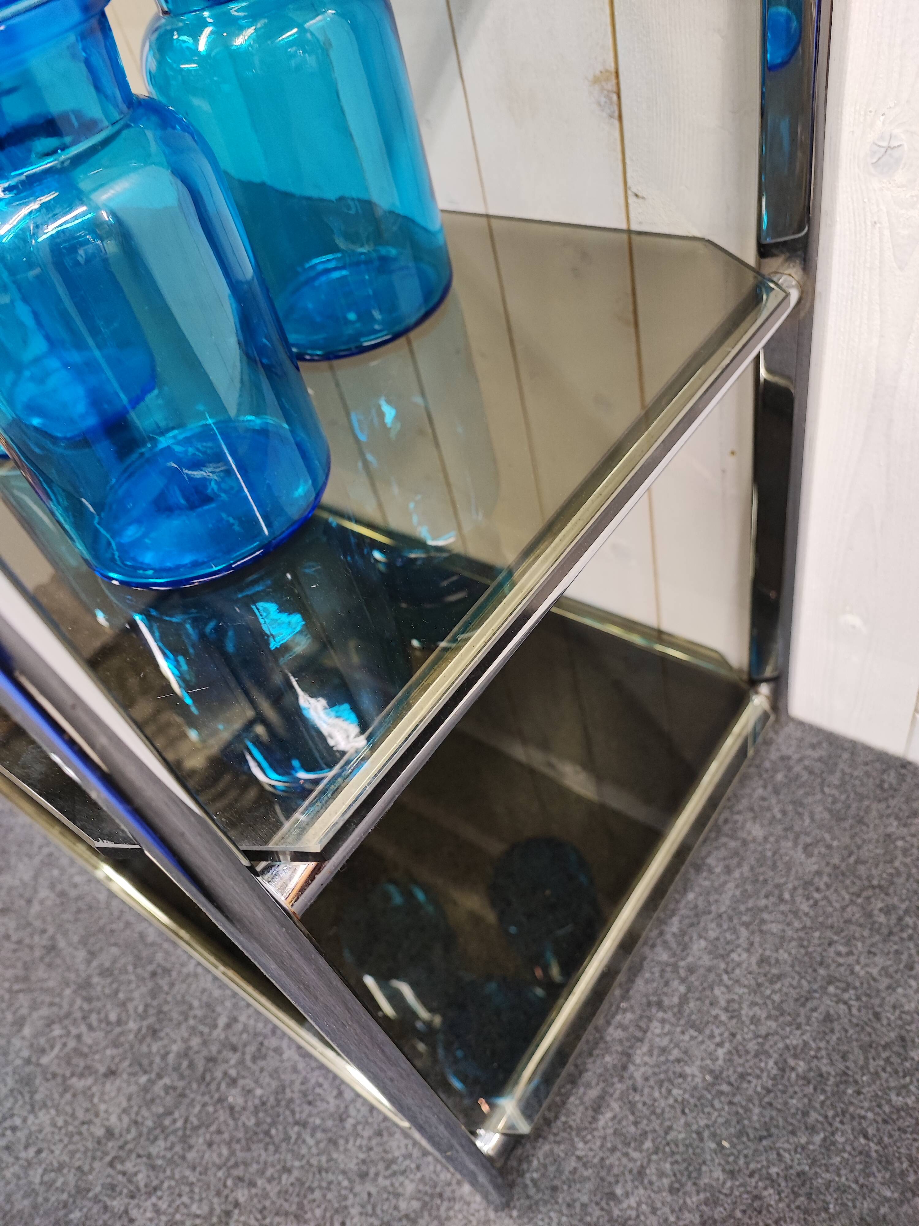 Étagère en chrome et verre fumé