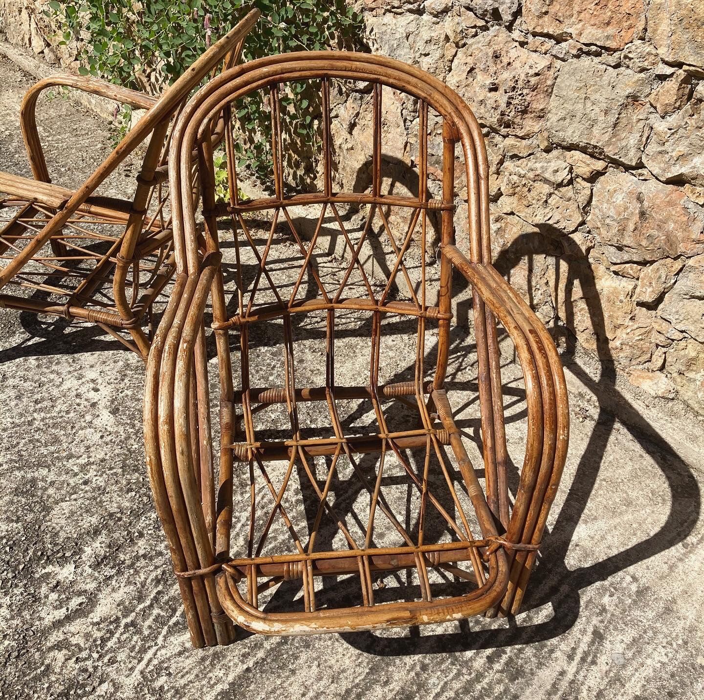 Paire de chauffeuses en rotin Audoux Minnet 1960