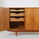 Buffet français des années 1950 en bois de cerisier massif.