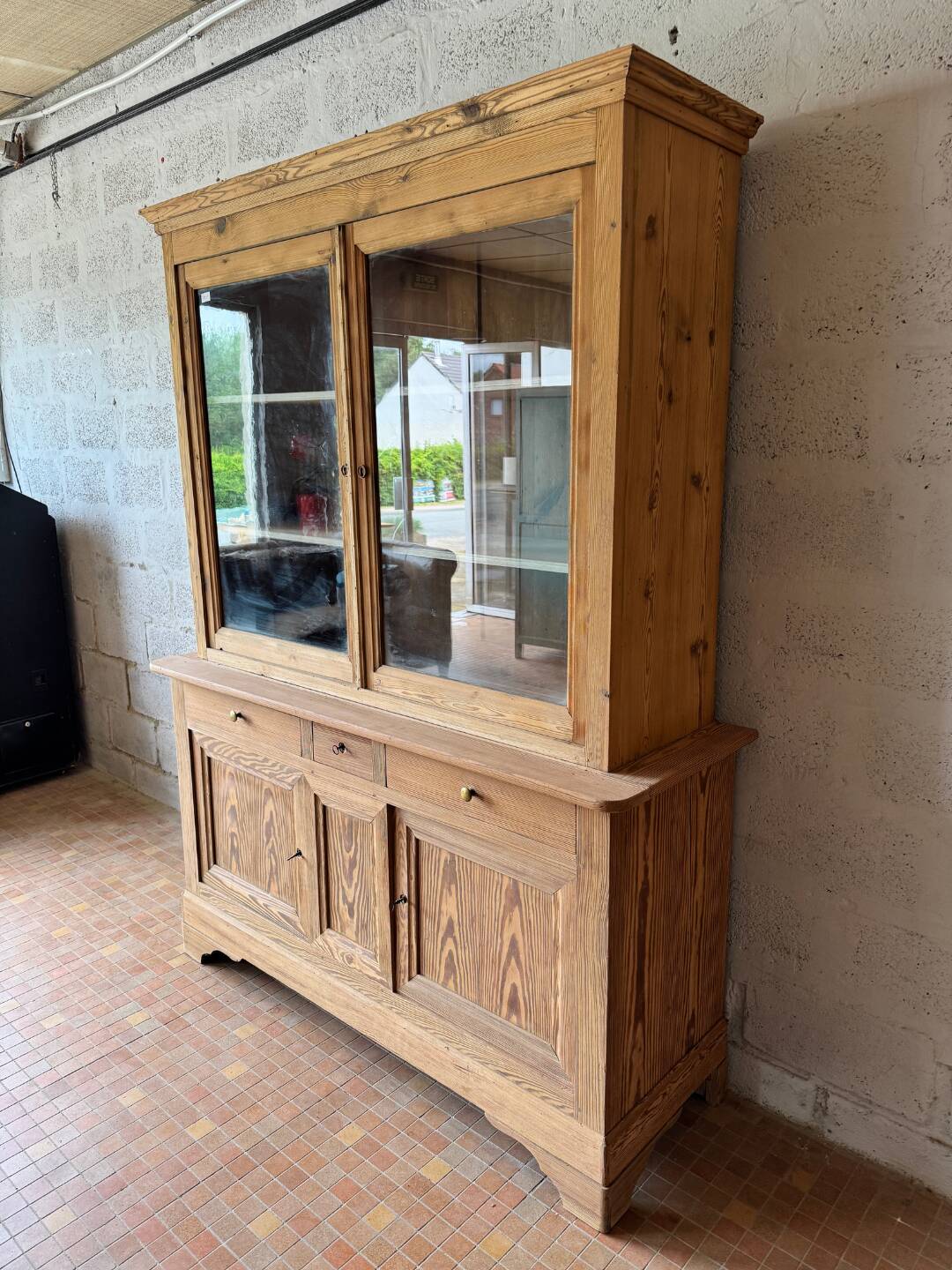 Glass-fronted dresser in pitch pine - Late 19th century