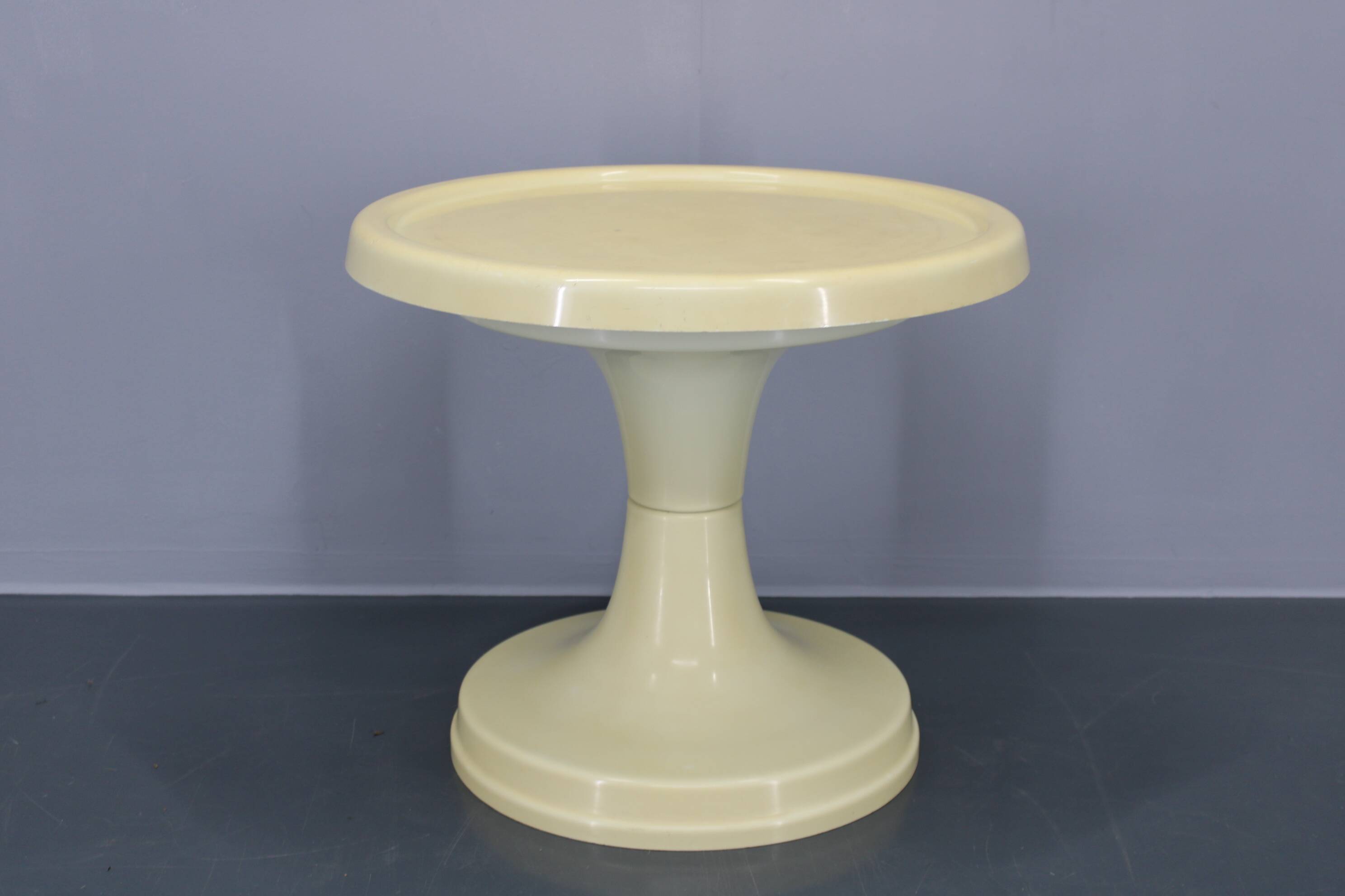 Table d'appoint en plastique italienne des années 1970