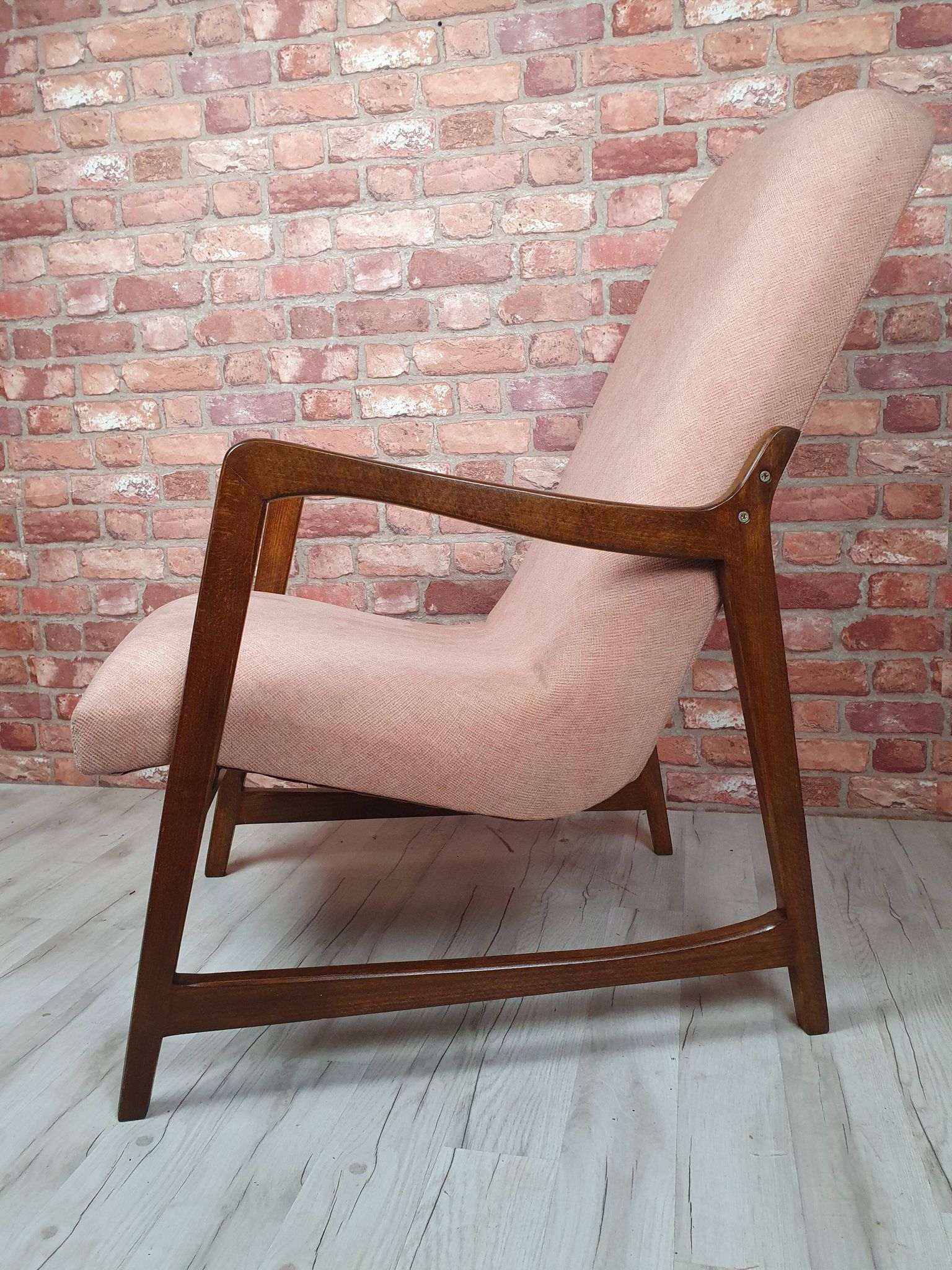 Fauteuil rénové, type 364, conçu par Barbara Fenrych-Węcławska, Pologne, années 1950