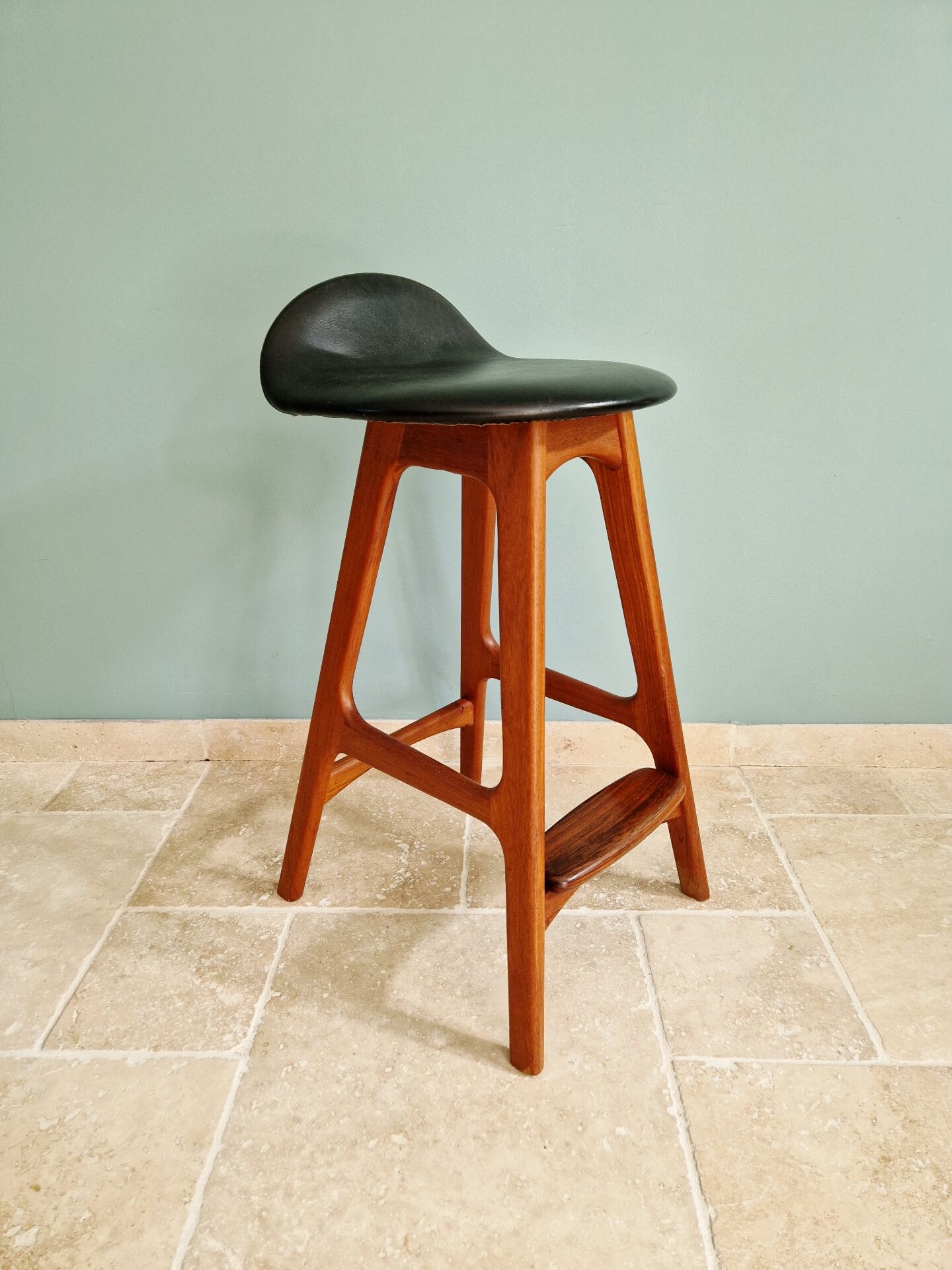 Scandinavian stool in solid teak, design by Erik Buch, Denmark, 1960.