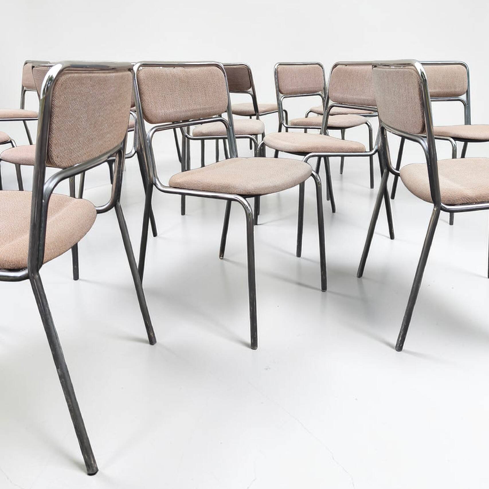 18 tubular design chairs from the 1970s/80s.