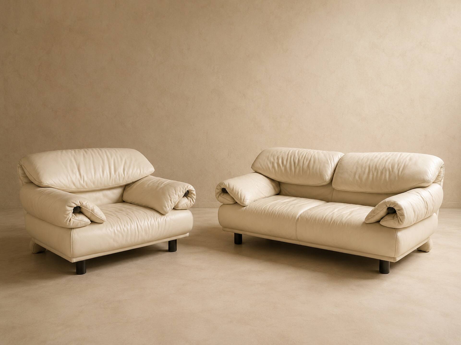 Italian leather buffalo sofa set in ecru – Poltromec Circa 1980