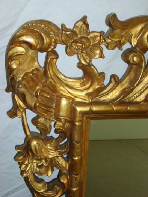 Imposant Miroir, bois sculpté doré, à décor de Putto