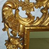 Imposing mirror, carved gilded wood, with Putto decoration