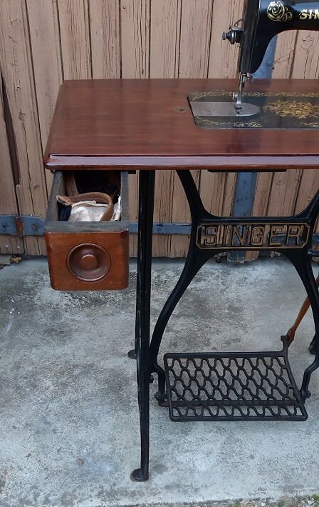 Singer's old sewing machine