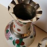 Paire de vases en laiton émaillé