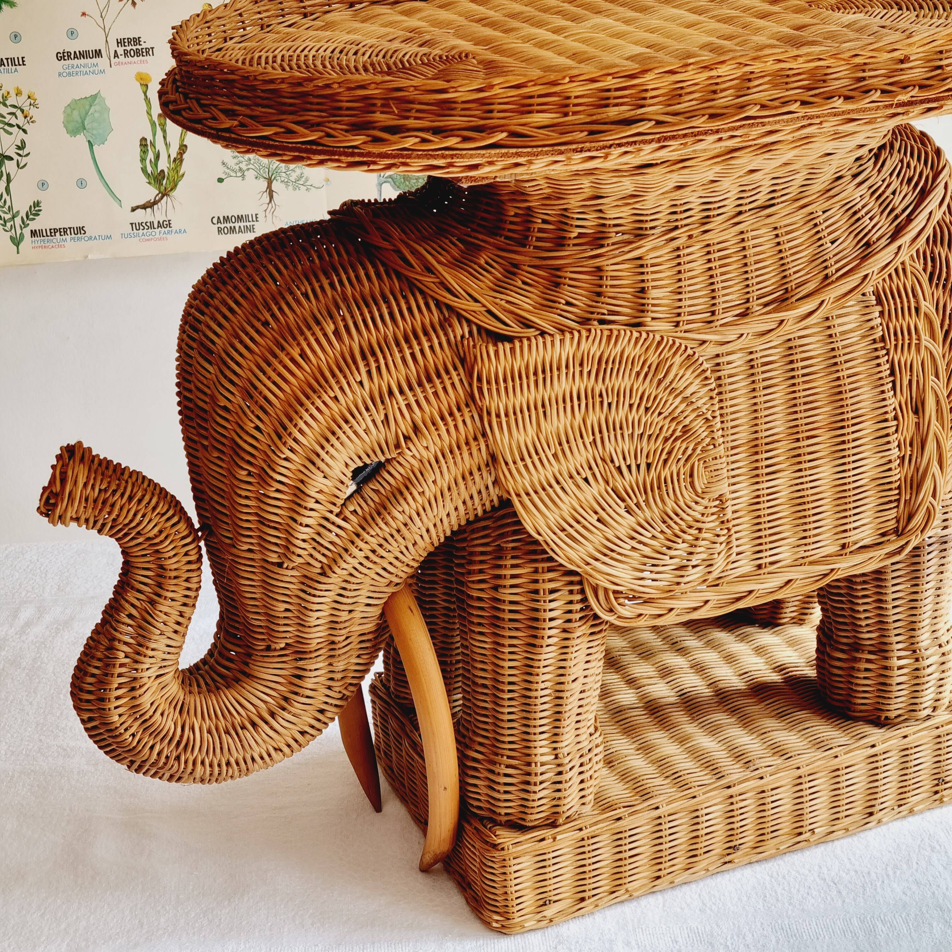 Side table or end of elephant sofa in wicker and rattan 70'