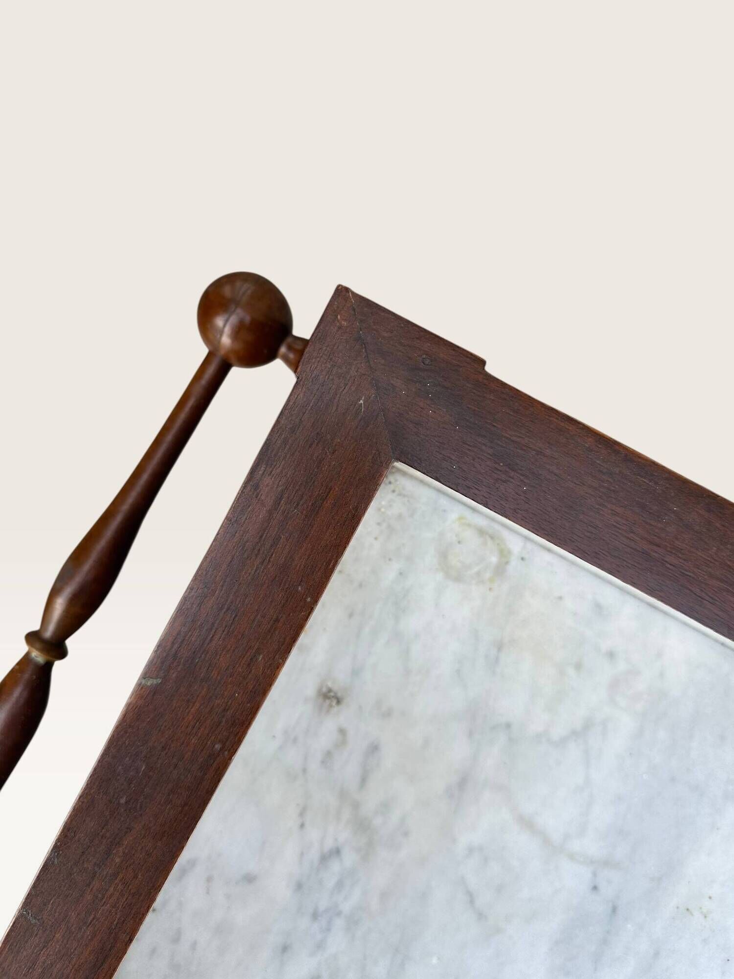 Dressing table in walnut and marble, late 19th century.