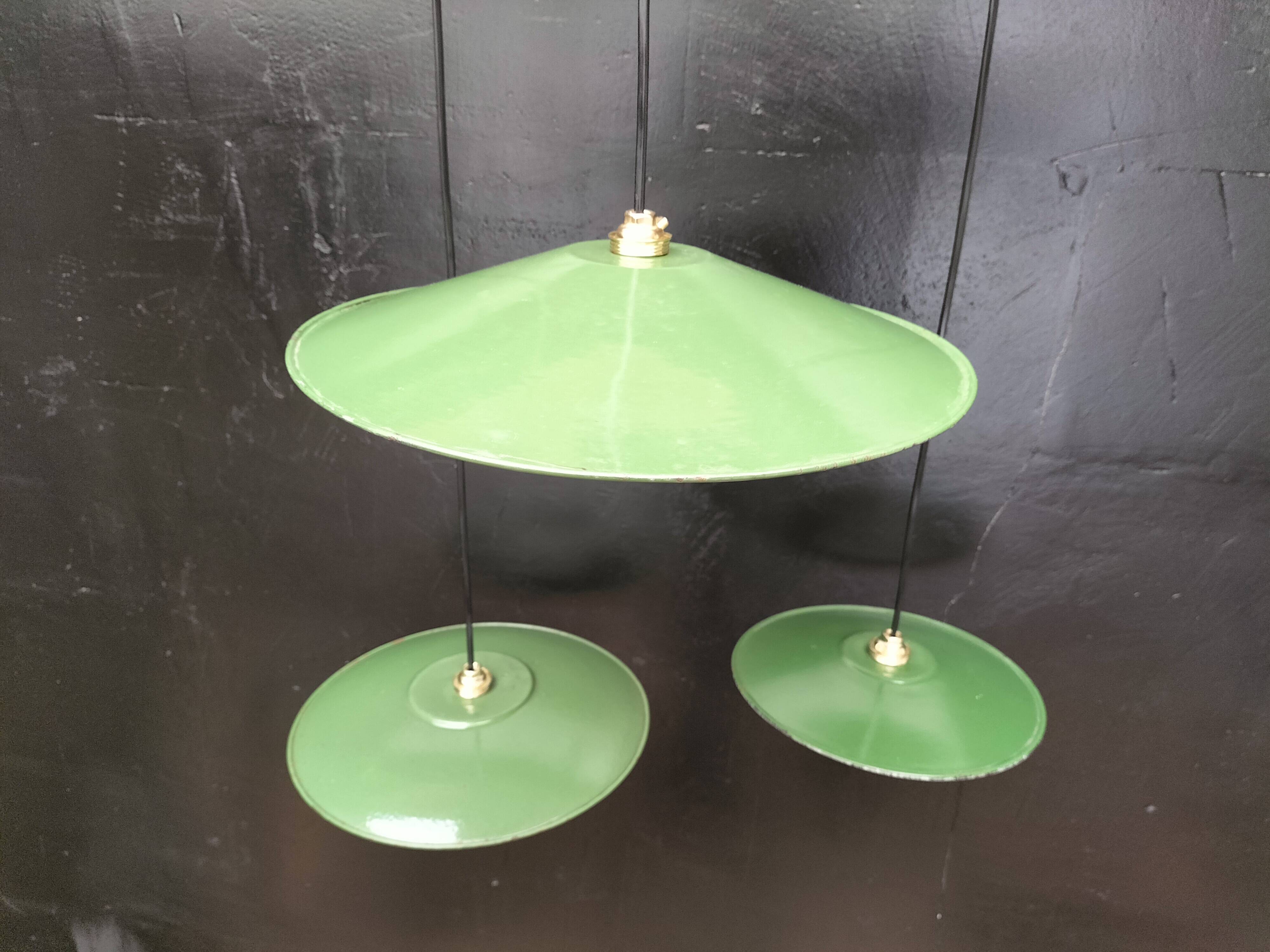 3 enamelled sheet metal suspensions