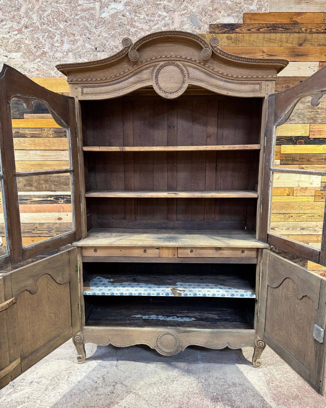 Antique sideboard from the early 19th century.