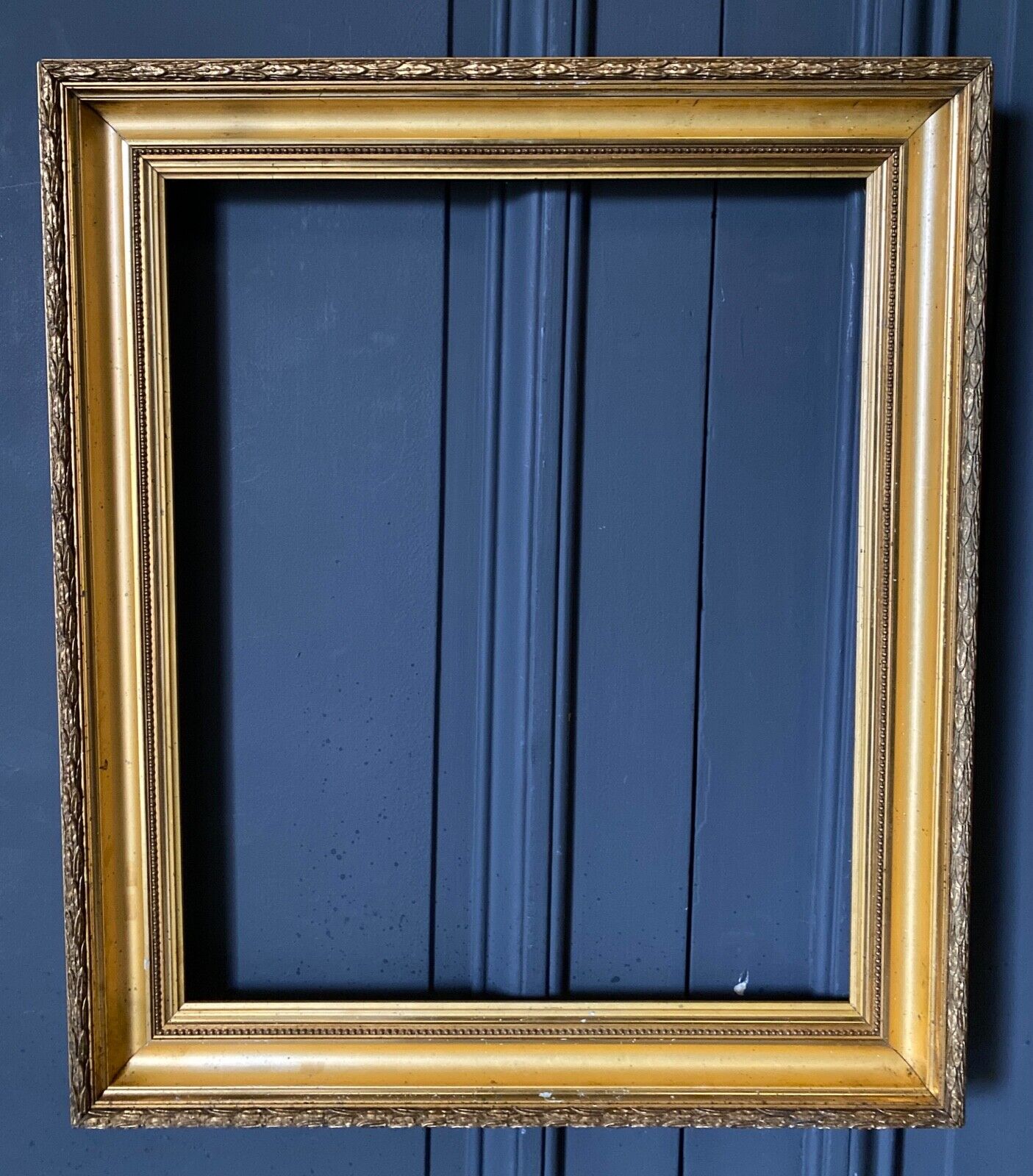 Gild frame nineteenth stucco decor of rinceaux