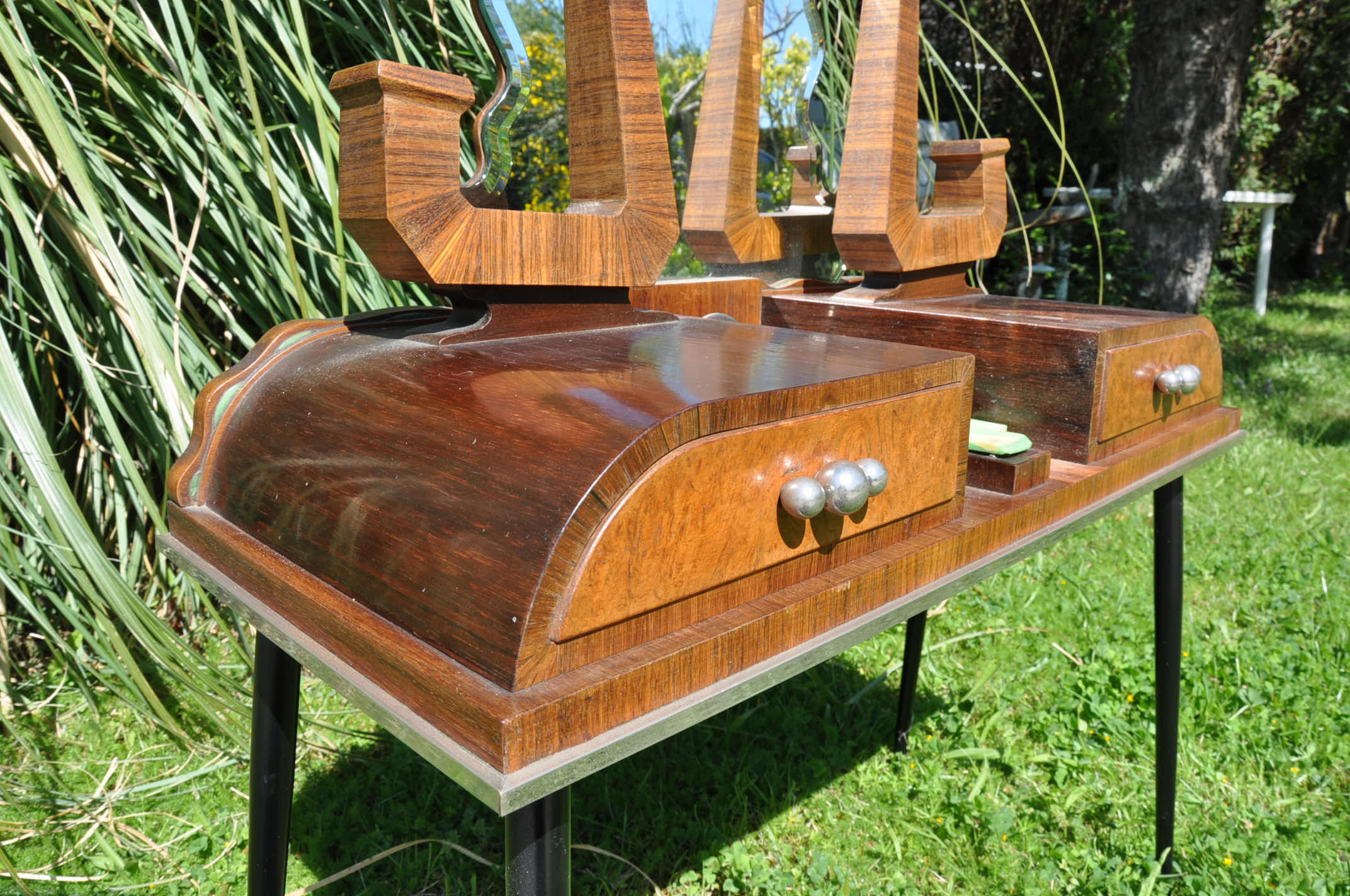 Child dressing table