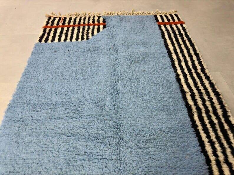 Traditional hand-woven Berber rug, size 150 x 250 cm