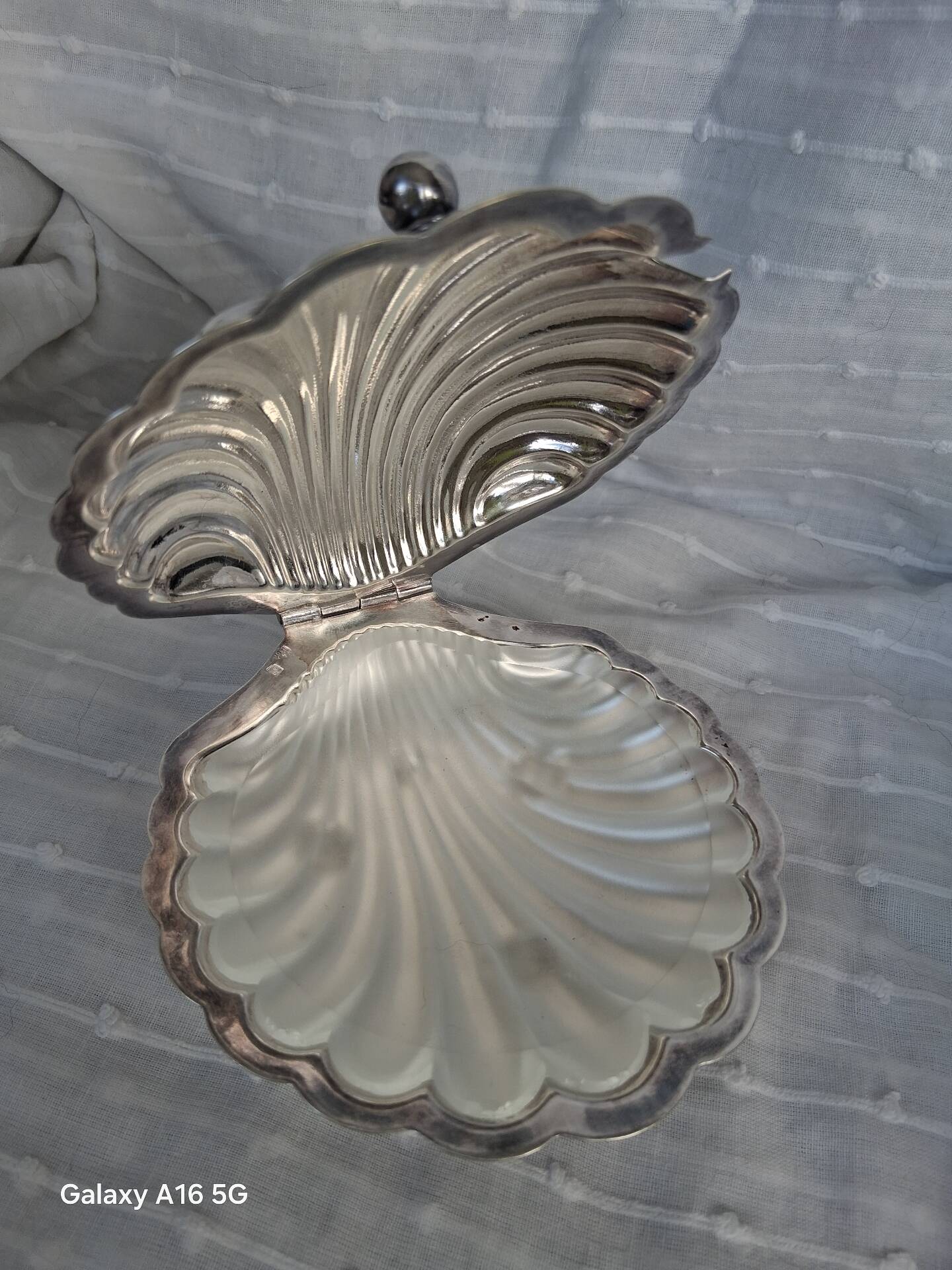 Old shell-shaped butter dish in silver-plated metal - trinket dish.