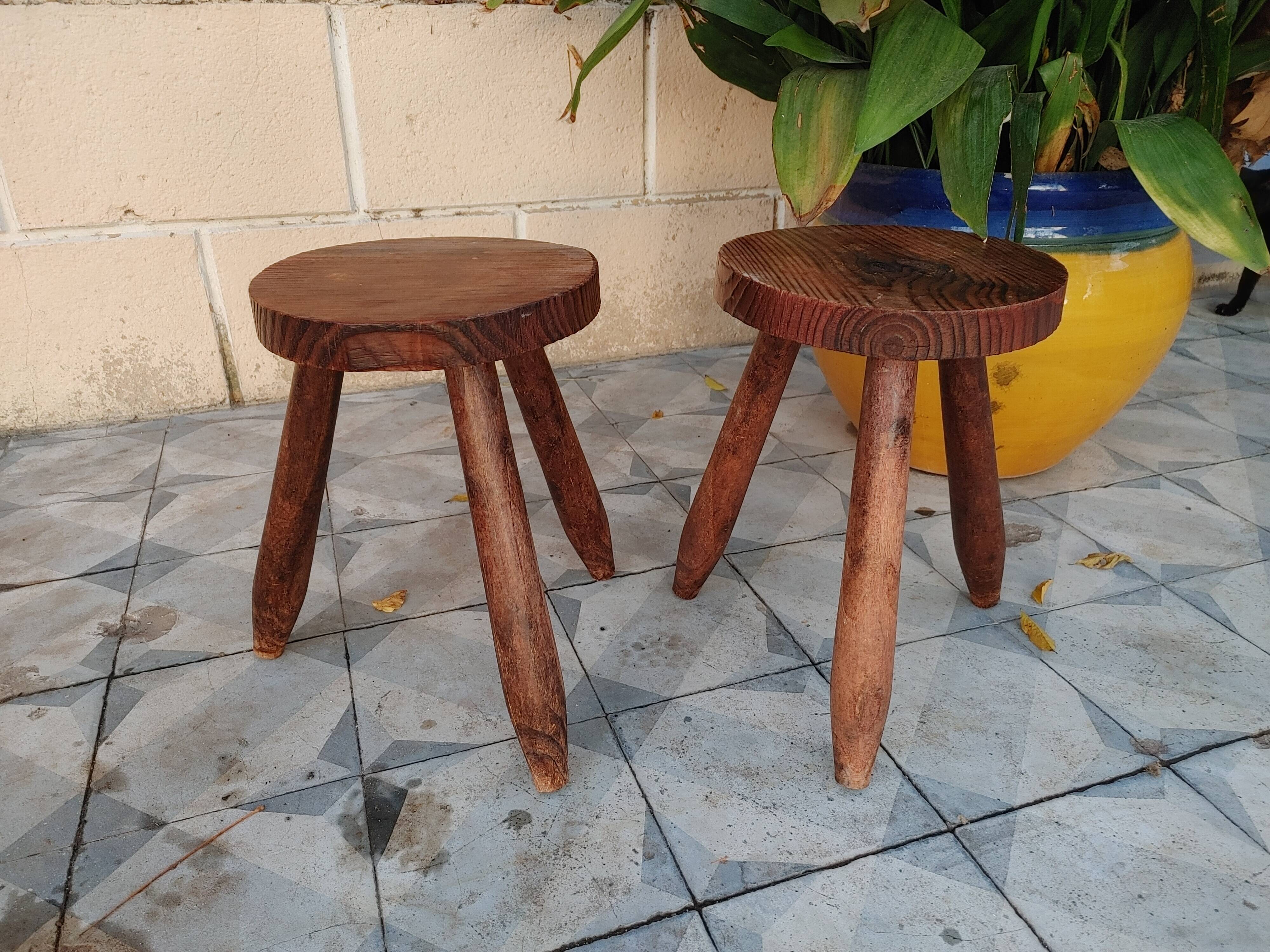 Paire de tabourets tripode en bois vintage