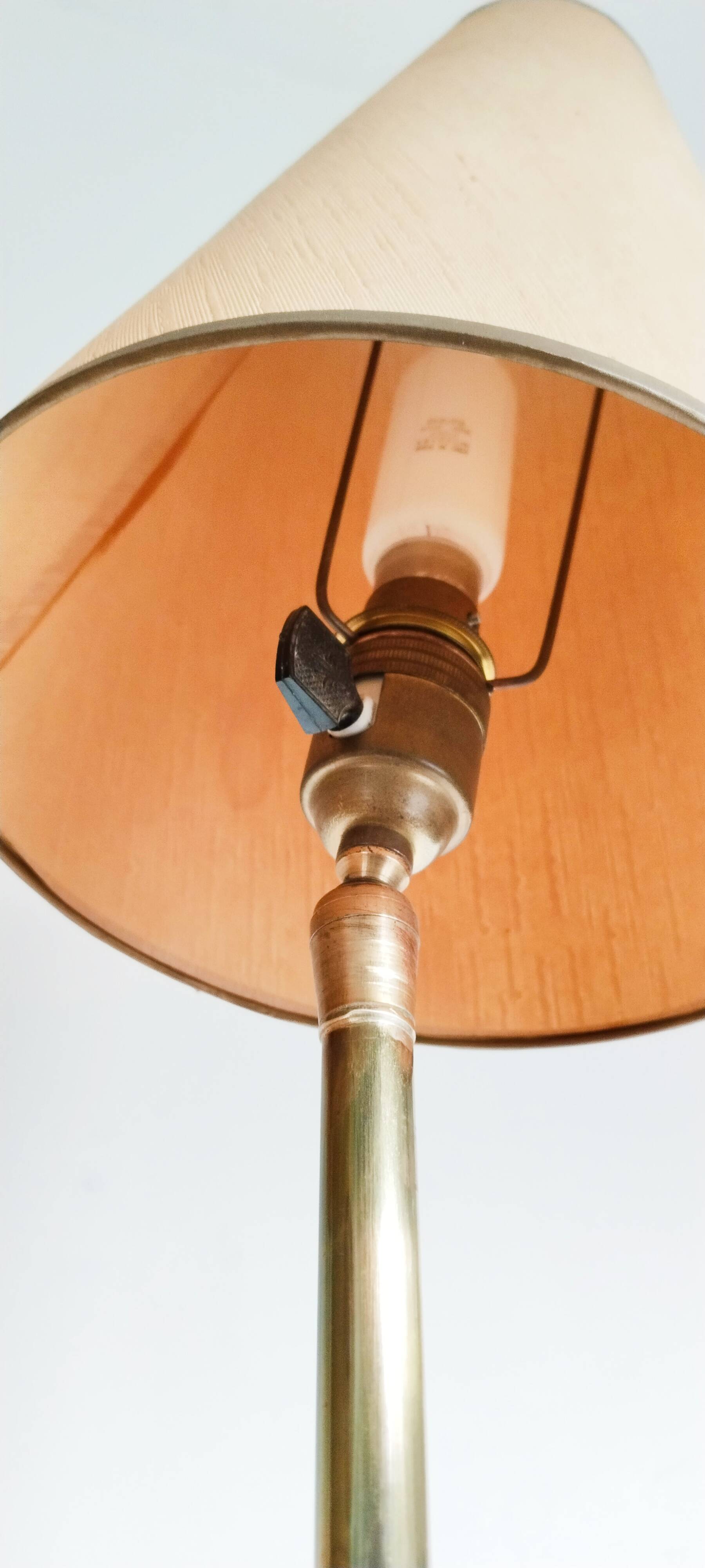 Lampadaire 3 feux avec tablette ,pieds tripode, années 60