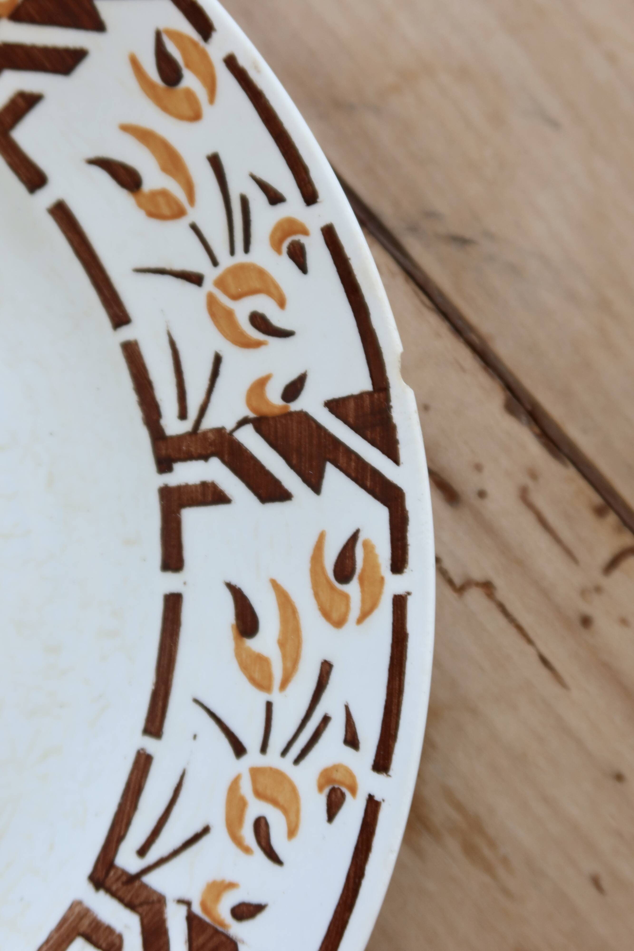Assiette à dessert vintage terre de fer Onnaing – Décor géométrique