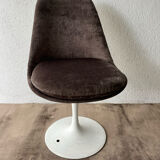 Pair of tulip chairs by Eero Saarinen, Knoll 80