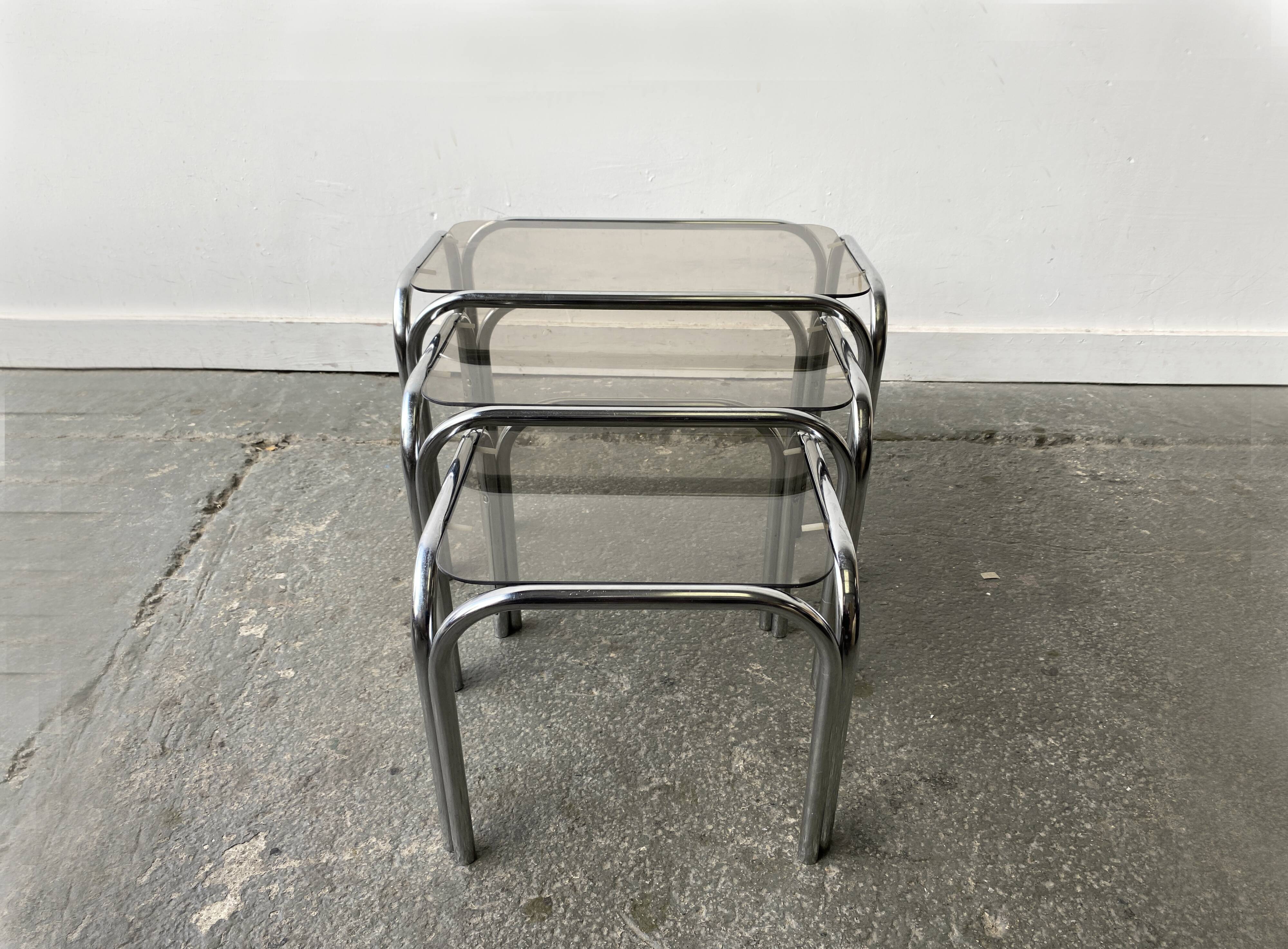 1970s Mid-Century modern tubular chrome and smoked glass nesting tables