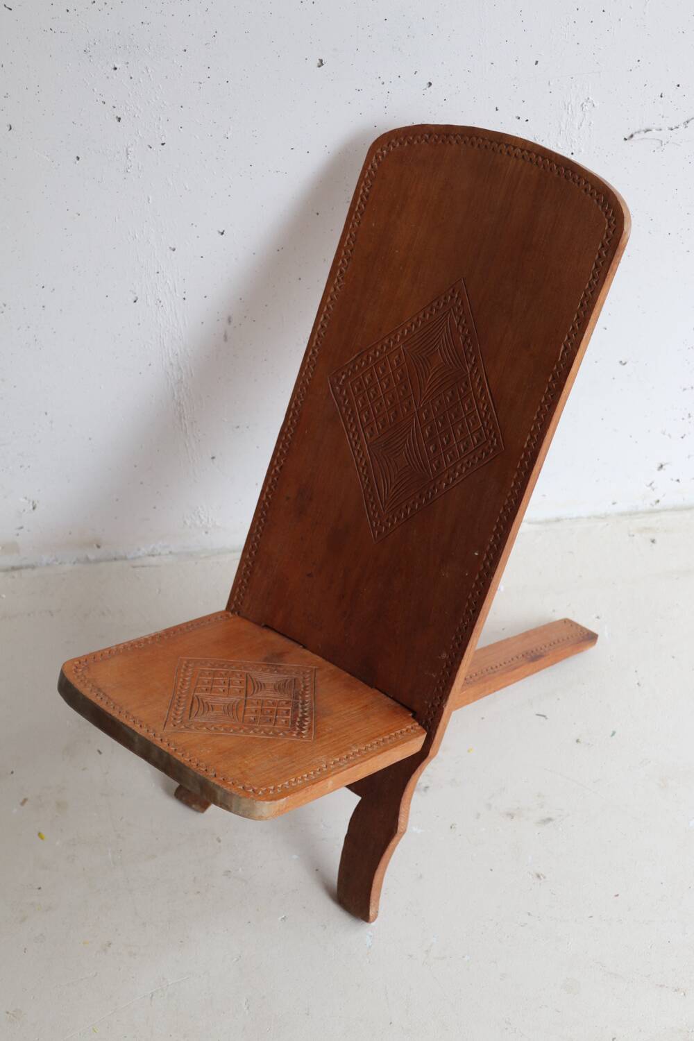 Child's folding chair carved – traditional wooden craftsmanship