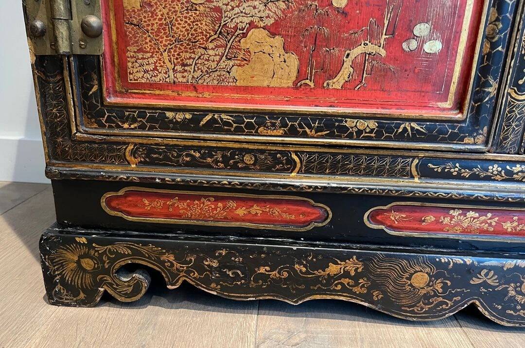 Lacquered Cabinet with Chinese Decorations, France, Art Deco, circa 1940