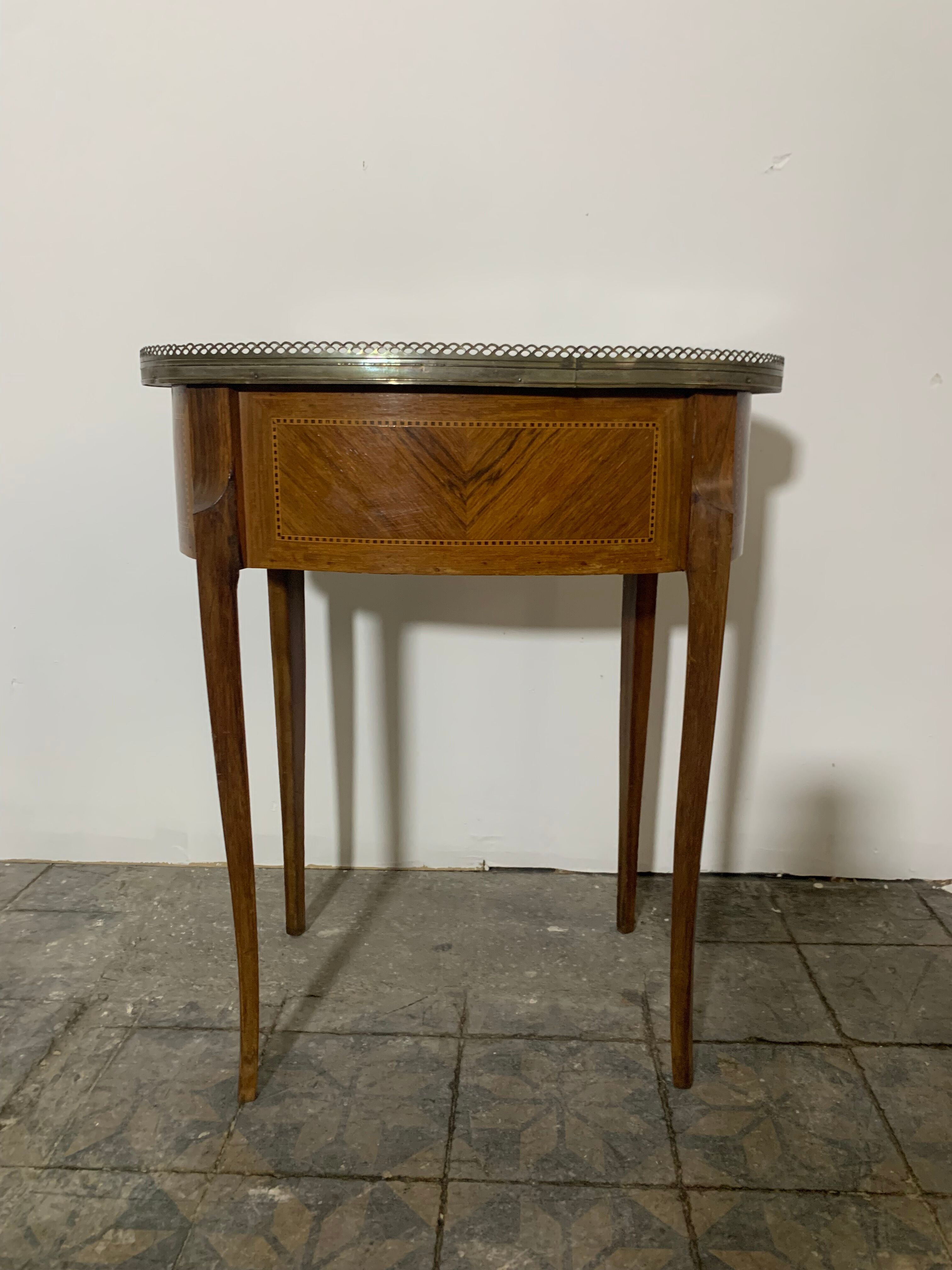 Kidney table transition style, side cabinet small chest of drawers.