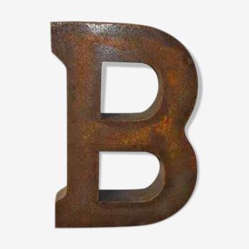 Lettre industrielle "b" en fer